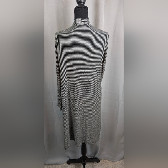 Kye Mi Striped Women's Cardigan - Picture 2 of 7